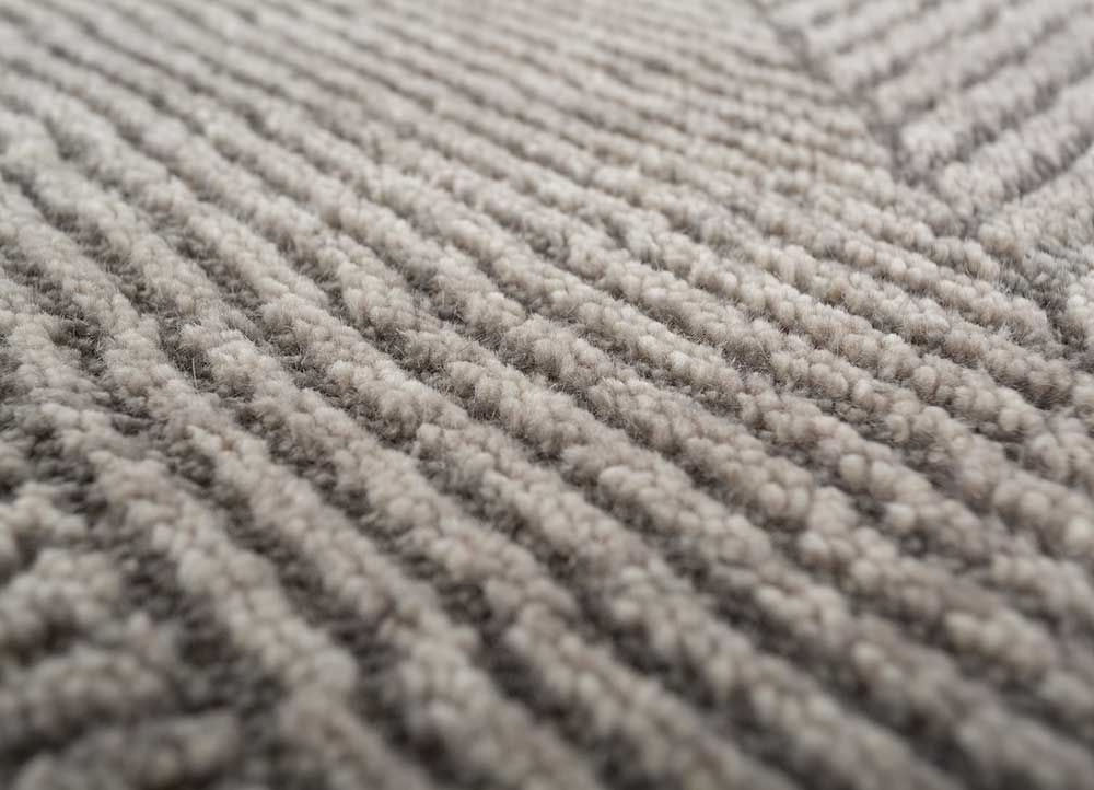 uvenuti grey and black wool Hand Knotted Rug - CloseUp