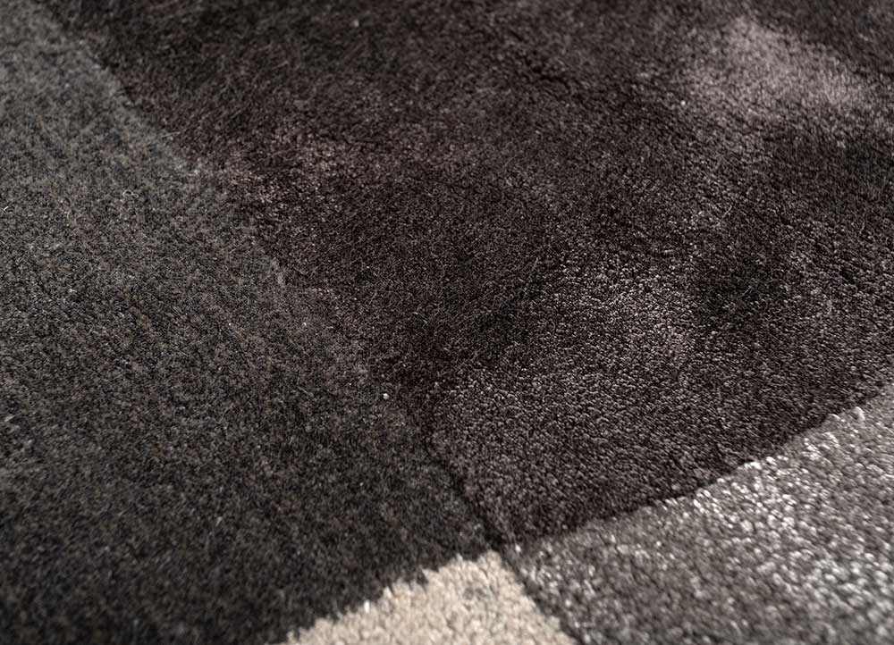 come around grey and black wool and viscose Hand Tufted Rug - CloseUp