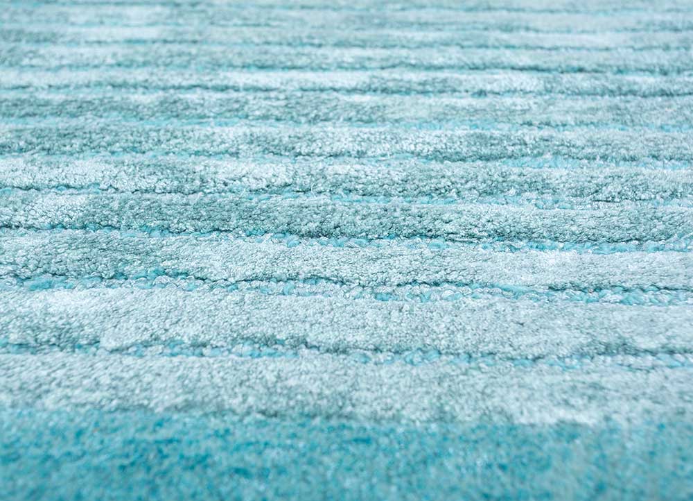 come around blue wool and viscose Hand Tufted Rug - CloseUp