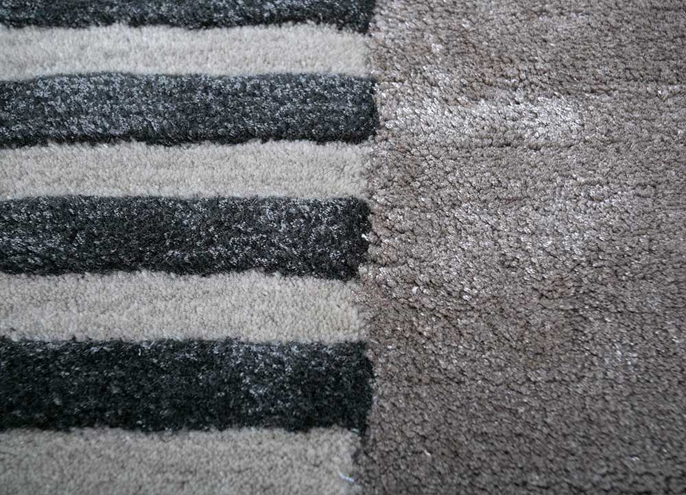 come around grey and black wool and viscose Hand Tufted Rug - CloseUp