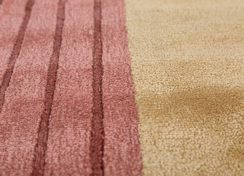 come around gold wool and viscose Hand Tufted Rug - CloseUp