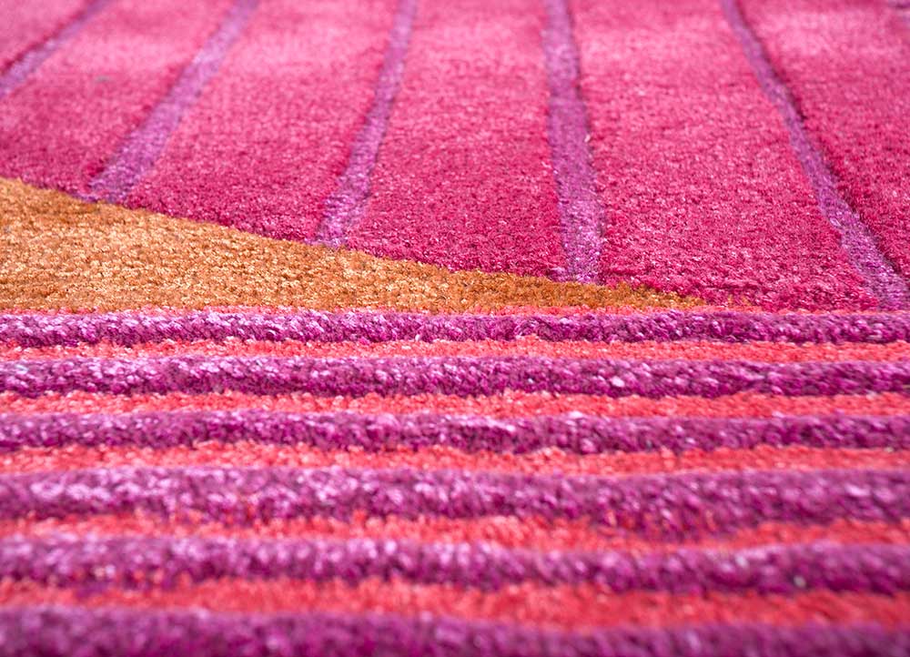 come around pink and purple wool and viscose Hand Tufted Rug - CloseUp