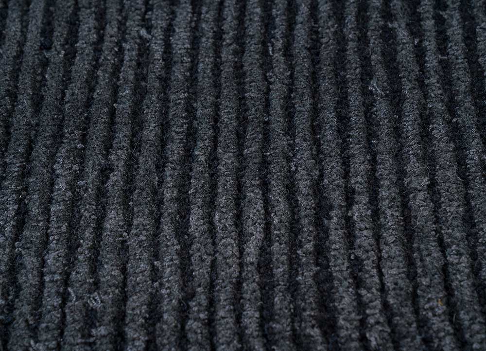 come around grey and black wool and viscose Hand Tufted Rug - CloseUp