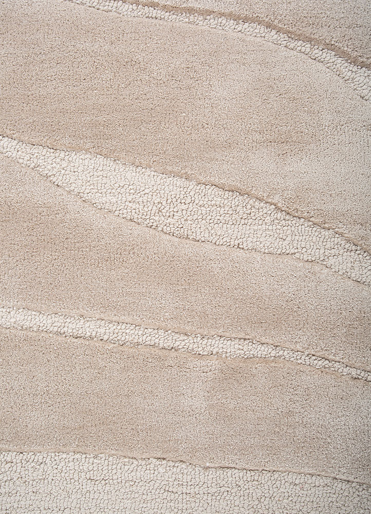 aprezo grey and black viscose Hand Tufted Rug - CloseUp