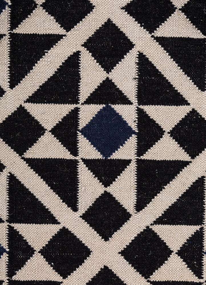 alhambra grey and black wool Flat Weaves Rug - CloseUp