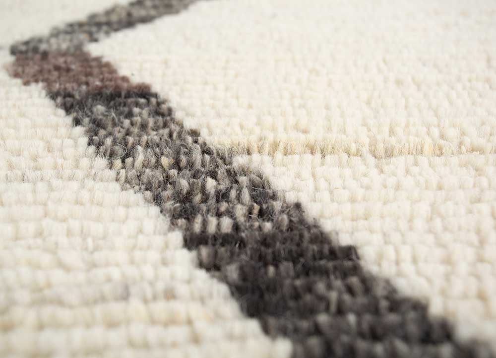 manifest ivory wool Hand Knotted Rug - CloseUp