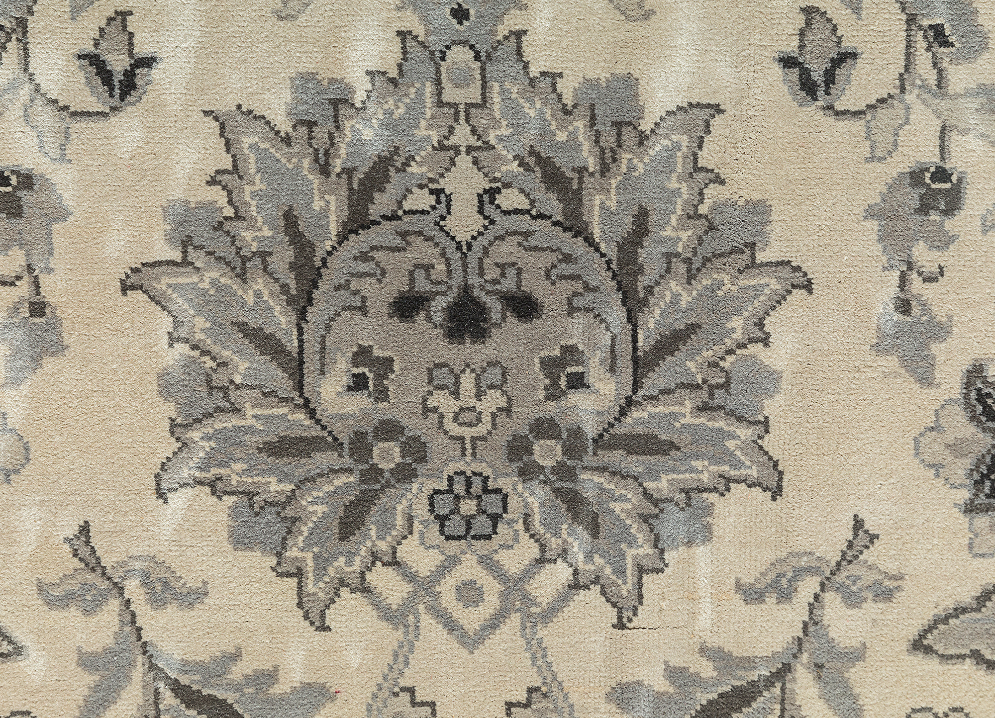 aurora ivory silk Hand Knotted Rug - CloseUp