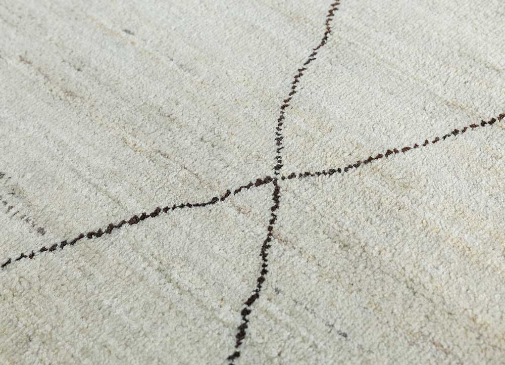 manifest ivory wool Hand Knotted Rug - CloseUp