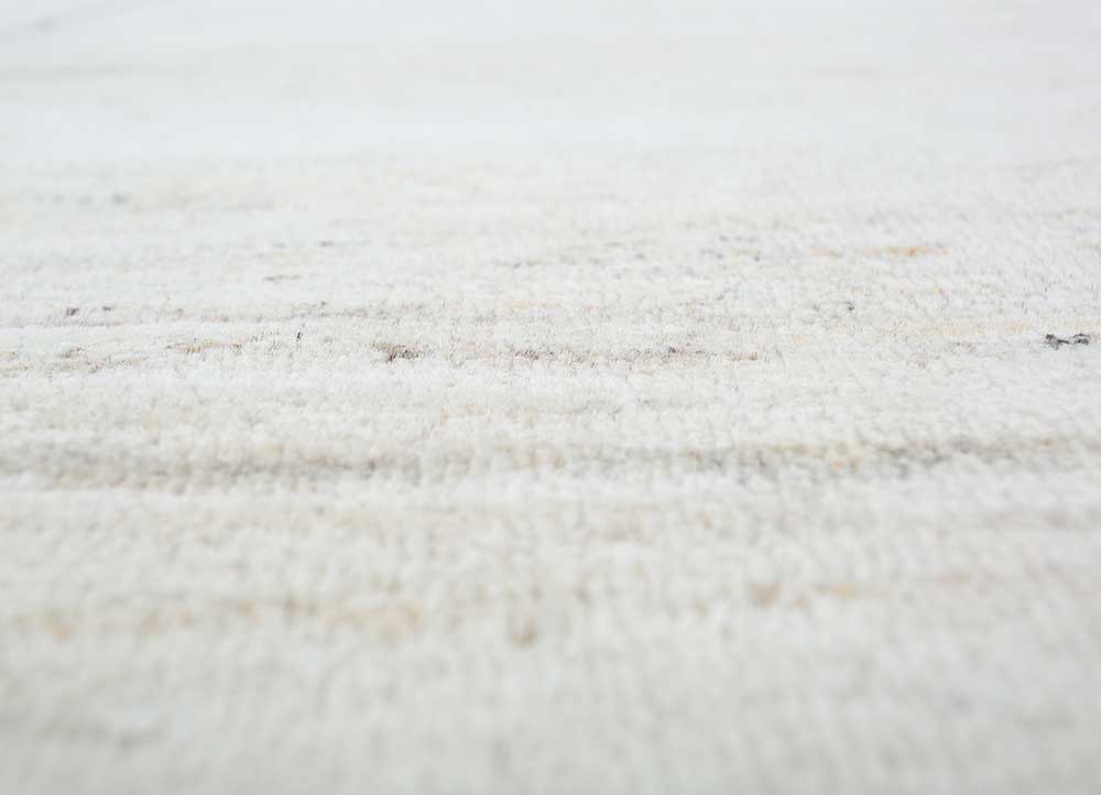 manifest ivory wool Hand Knotted Rug - CloseUp