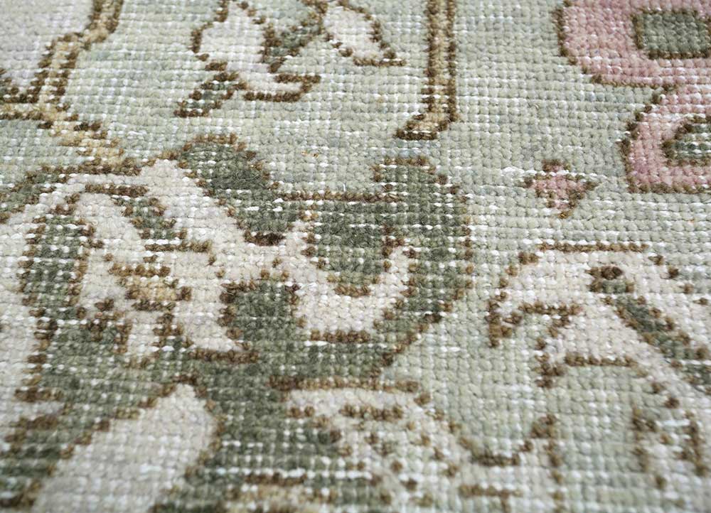 erbe ivory wool Hand Knotted Rug - CloseUp