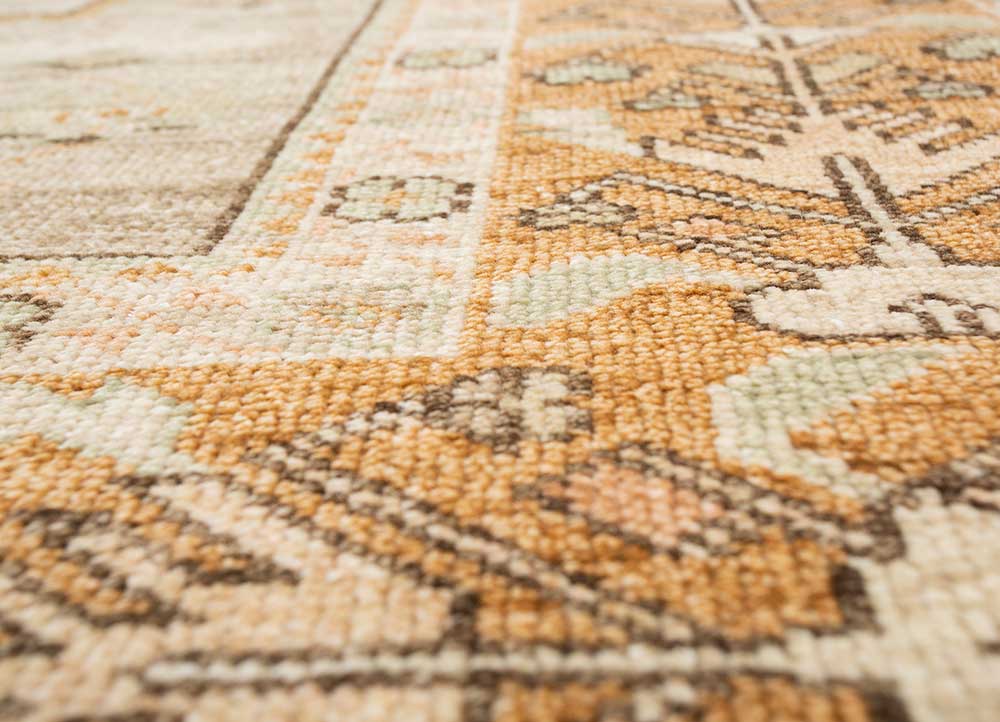 savana gold wool Hand Knotted Rug - CloseUp