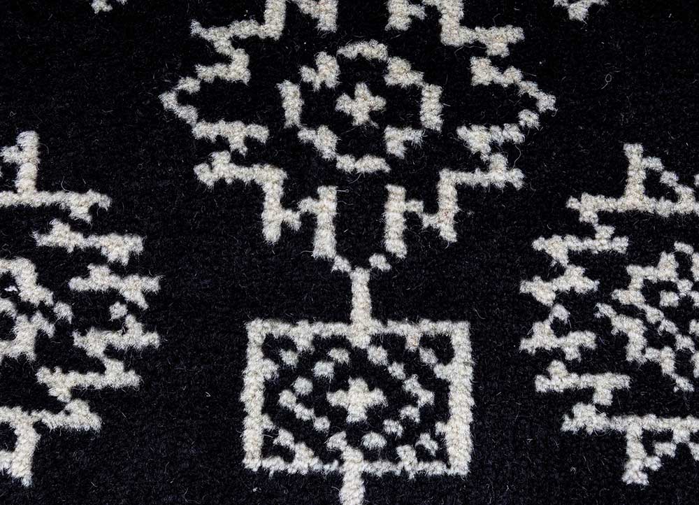 savana grey and black wool Hand Knotted Rug - CloseUp