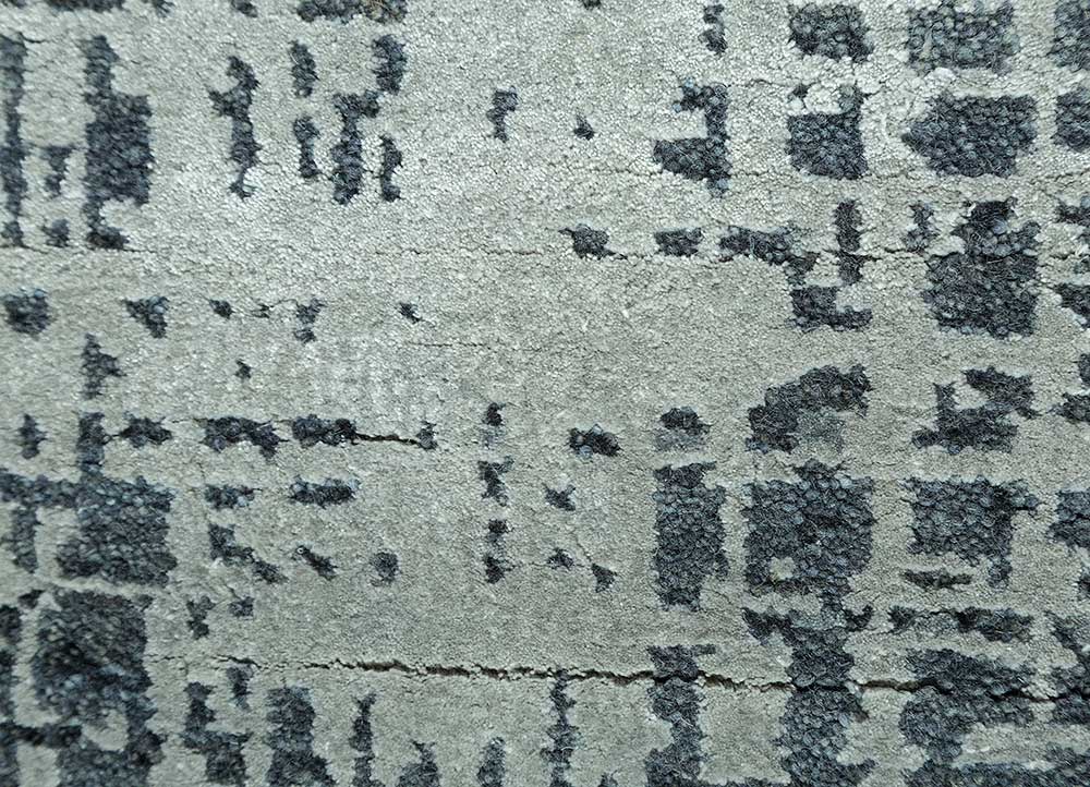 uvenuti grey and black wool and bamboo silk Hand Knotted Rug - CloseUp