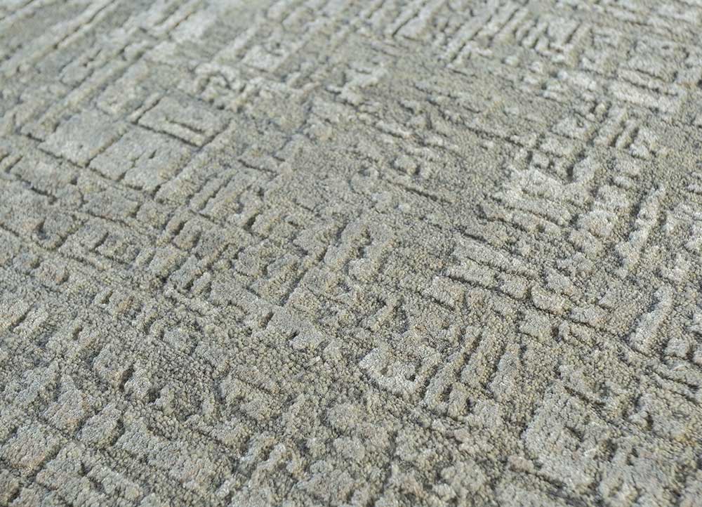 uvenuti grey and black wool and bamboo silk Hand Knotted Rug - CloseUp