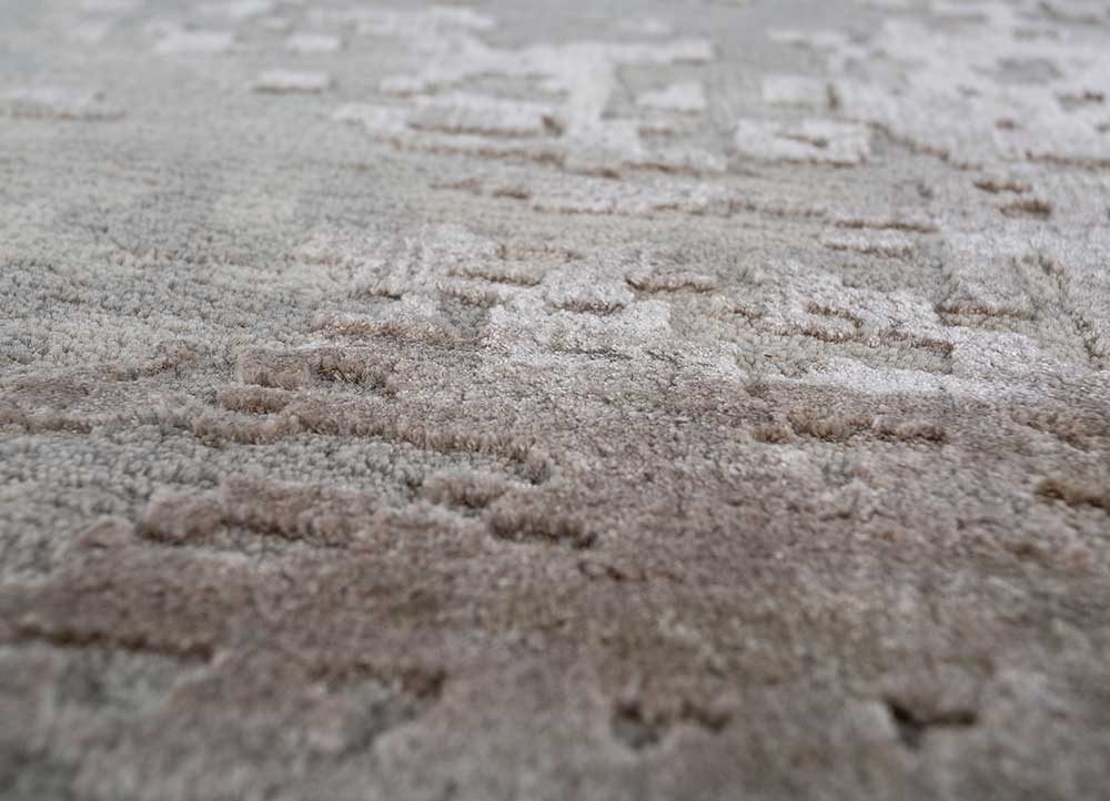 uvenuti ivory wool and bamboo silk Hand Knotted Rug - CloseUp