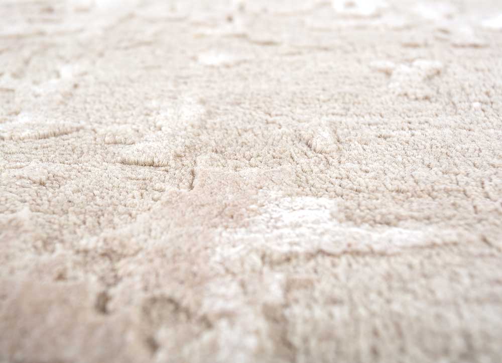 uvenuti ivory wool and bamboo silk Hand Knotted Rug - CloseUp