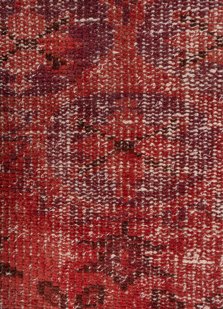 vintage red and orange wool Hand Knotted Rug - CloseUp vintage red and orange wool Hand Knotted Rug - CloseUp