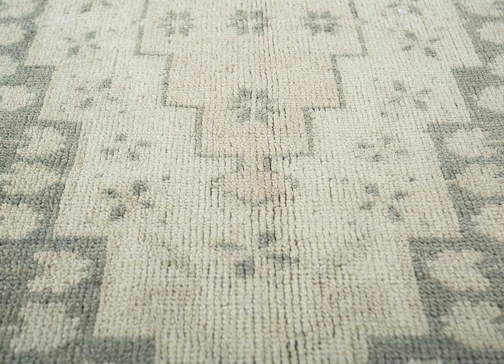 vintage beige and brown wool Hand Knotted Rug - CloseUp