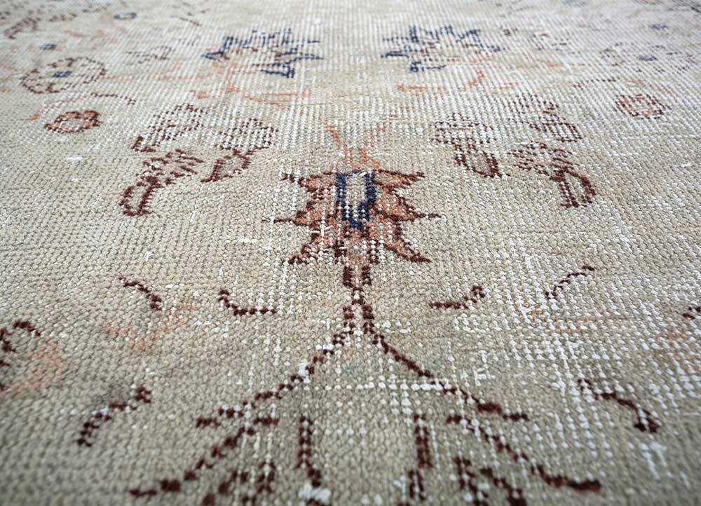 vintage beige and brown wool Hand Knotted Rug - CloseUp