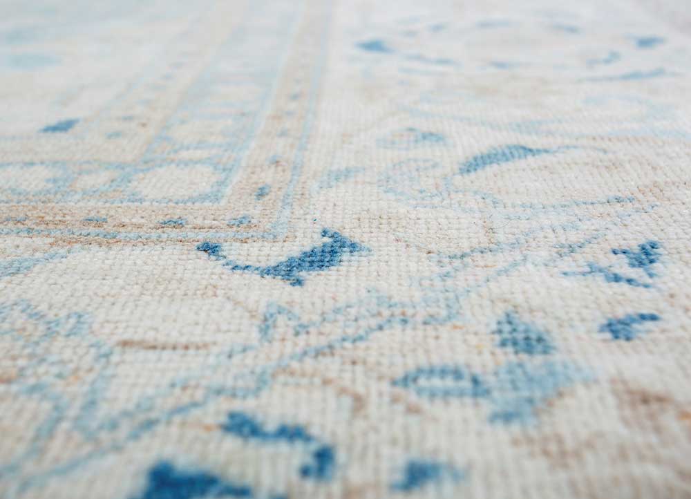 vintage ivory wool Hand Knotted Rug - CloseUp