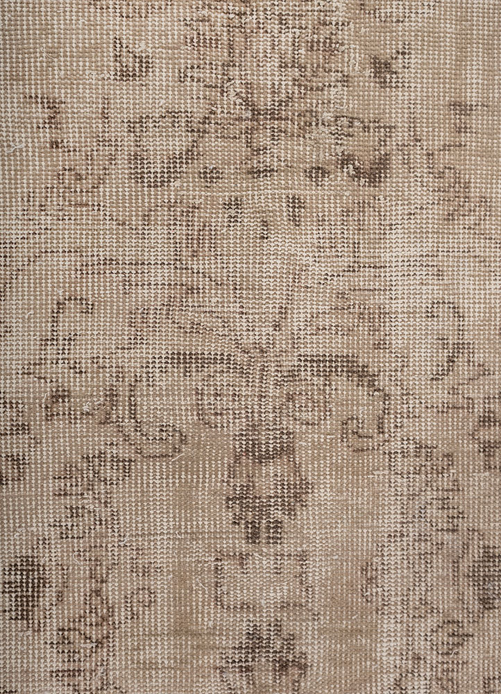 vintage ivory wool Hand Knotted Rug - CloseUp vintage ivory wool Hand Knotted Rug - CloseUp
