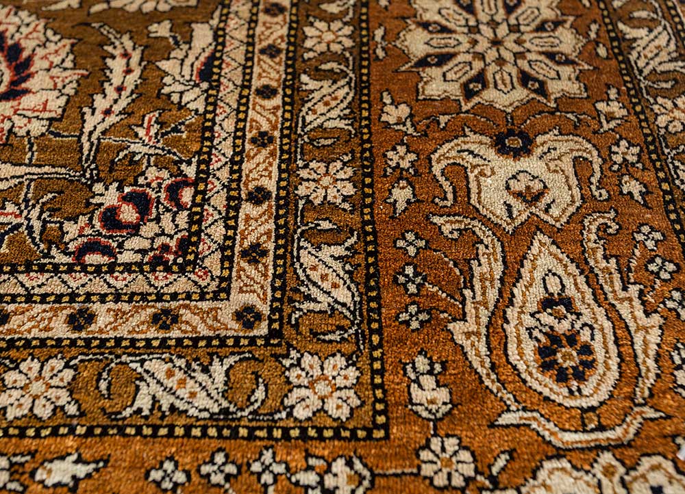 gulmarg ivory silk Hand Knotted Rug - CloseUp