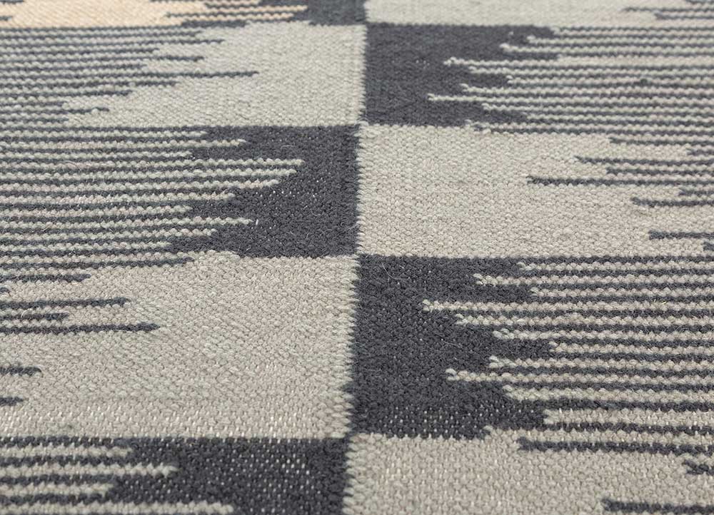 aprezo grey and black wool Flat Weaves Rug - CloseUp