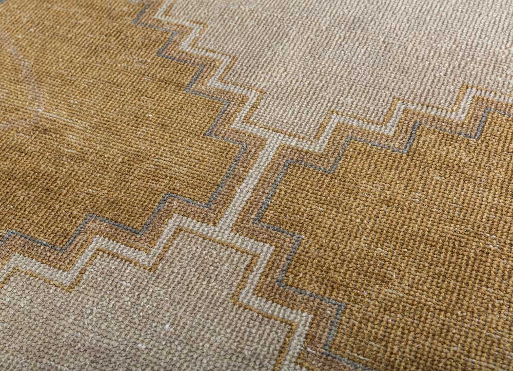 erbe gold wool Hand Knotted Rug - CloseUp