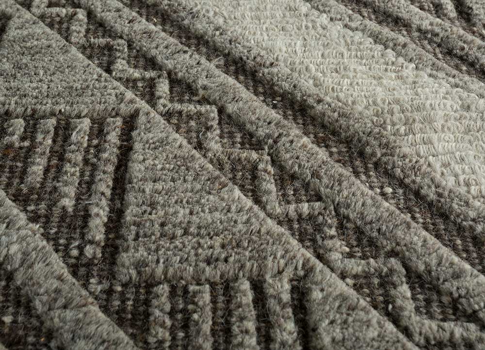 clan grey and black wool Hand Knotted Rug - CloseUp