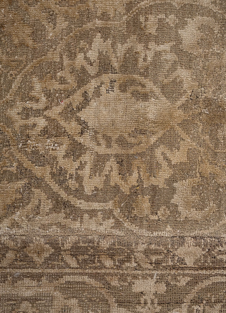 aprezo gold wool and silk Hand Knotted Rug - CloseUp