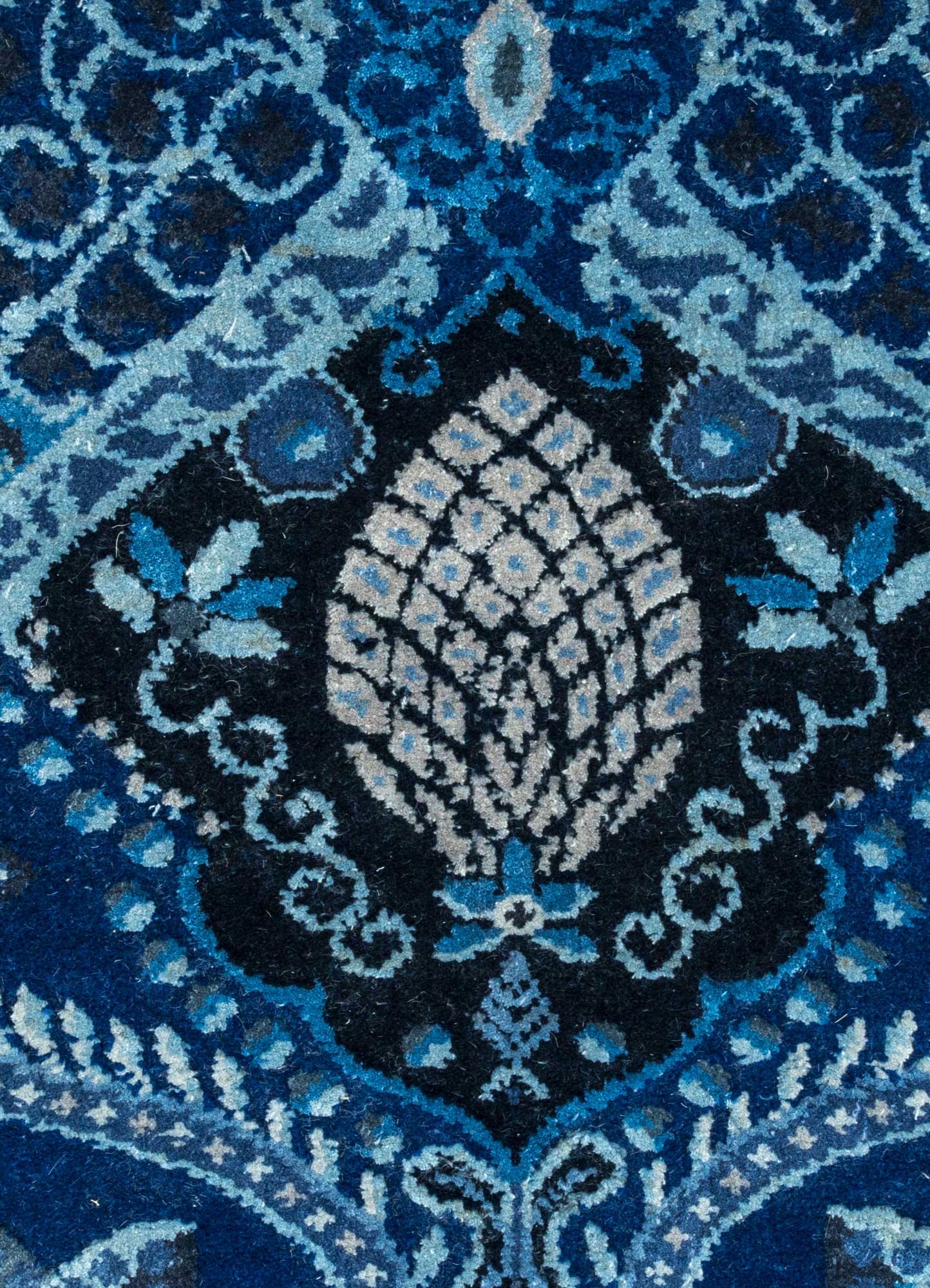 aurora blue wool and silk Hand Knotted Rug - CloseUp