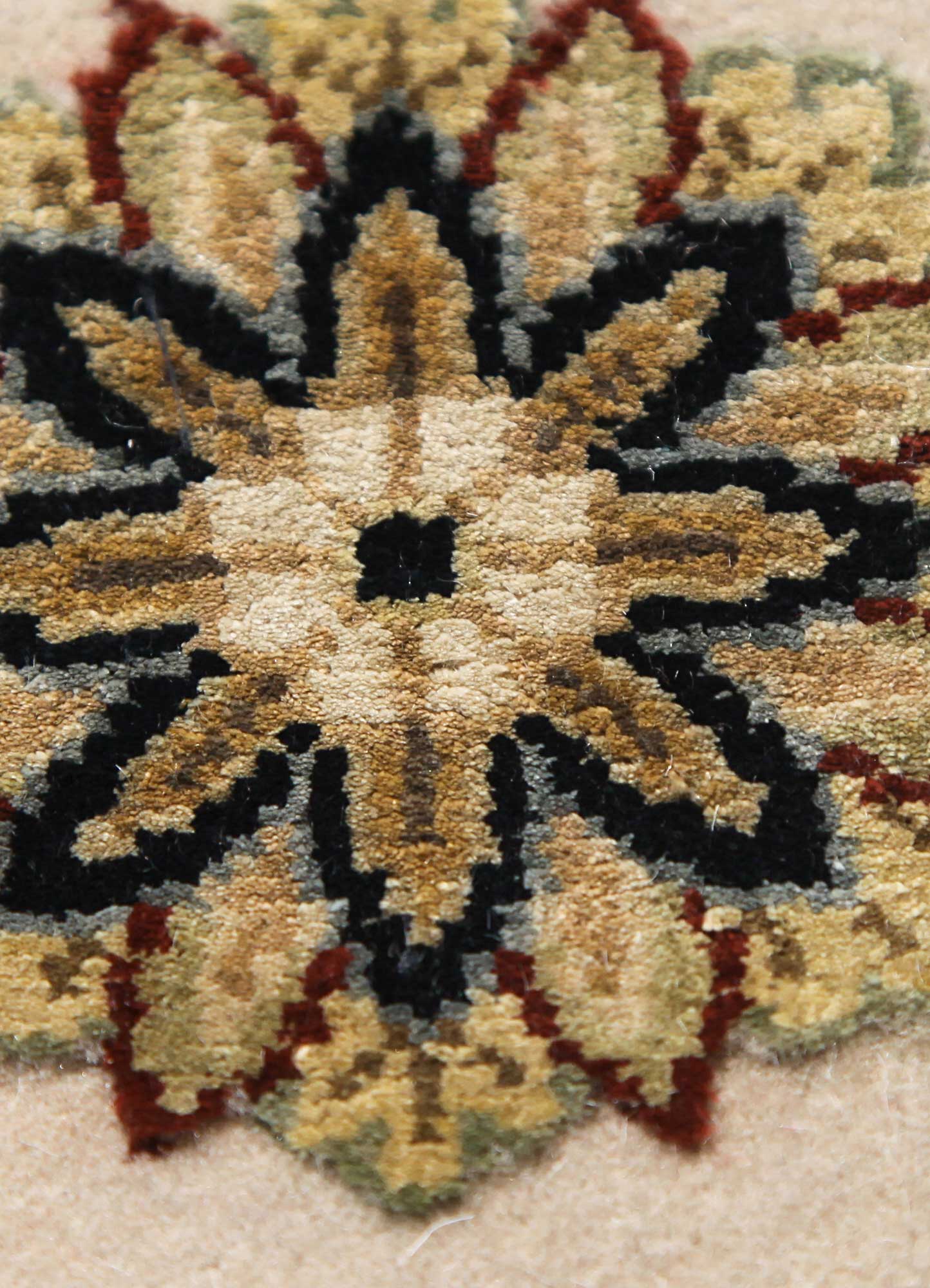 aurora ivory wool and silk Hand Knotted Rug - CloseUp