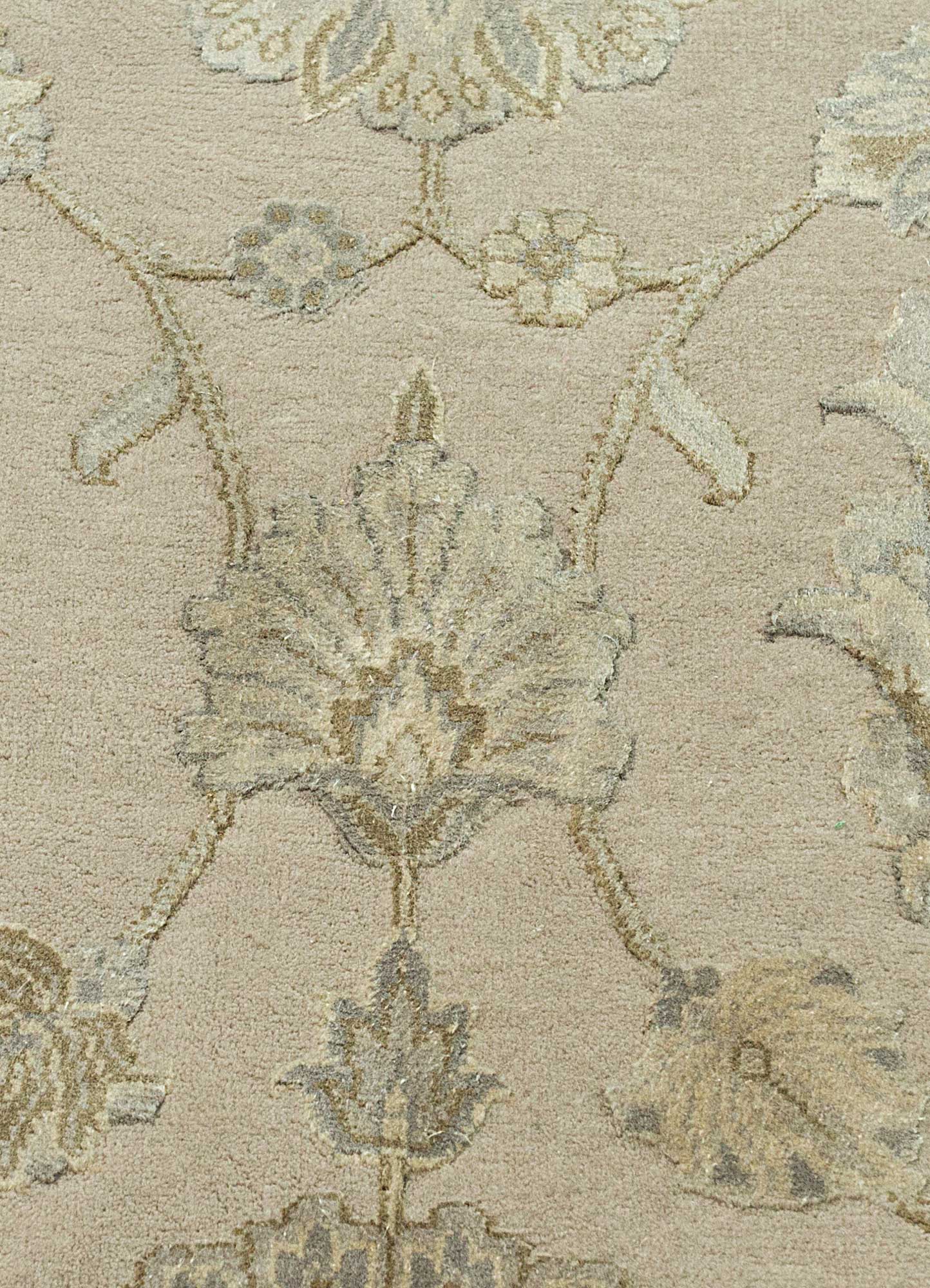 aurora ivory wool and silk Hand Knotted Rug - CloseUp