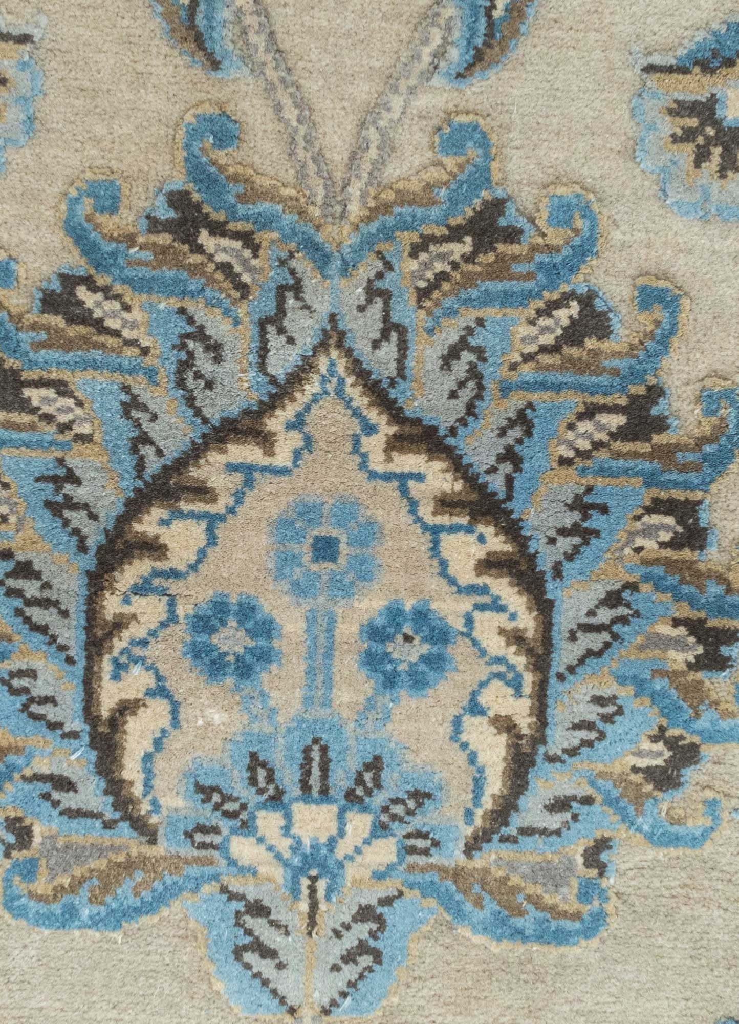 aurora ivory wool and silk Hand Knotted Rug - CloseUp