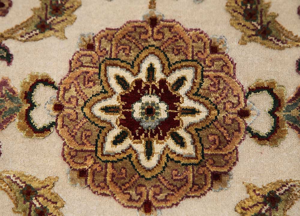 aurora ivory wool and silk Hand Knotted Rug - CloseUp aurora ivory wool and silk Hand Knotted Rug - CloseUp