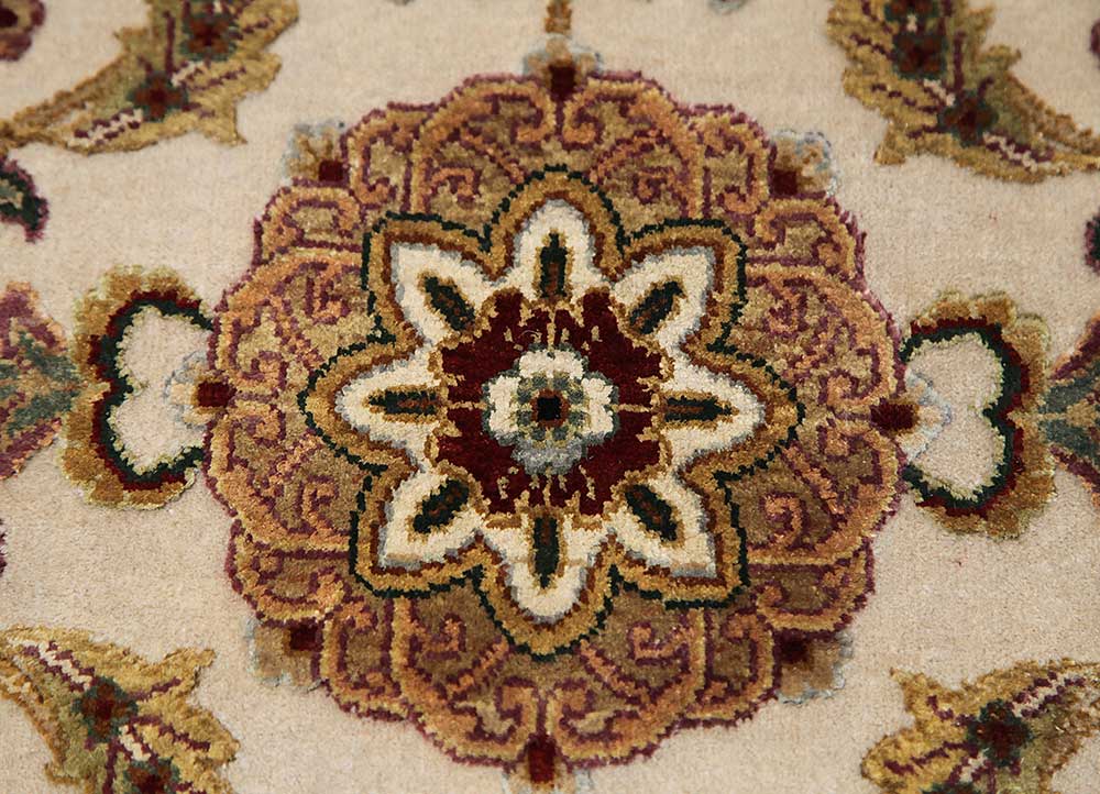 aurora ivory wool and silk Hand Knotted Rug - CloseUp