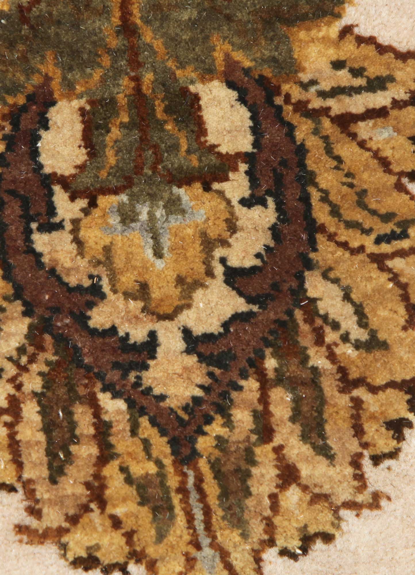 aurora ivory wool and silk Hand Knotted Rug - CloseUp