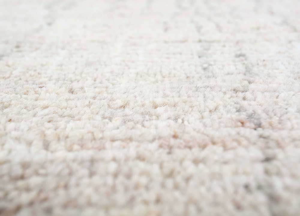 manifest ivory wool Hand Knotted Rug - CloseUp