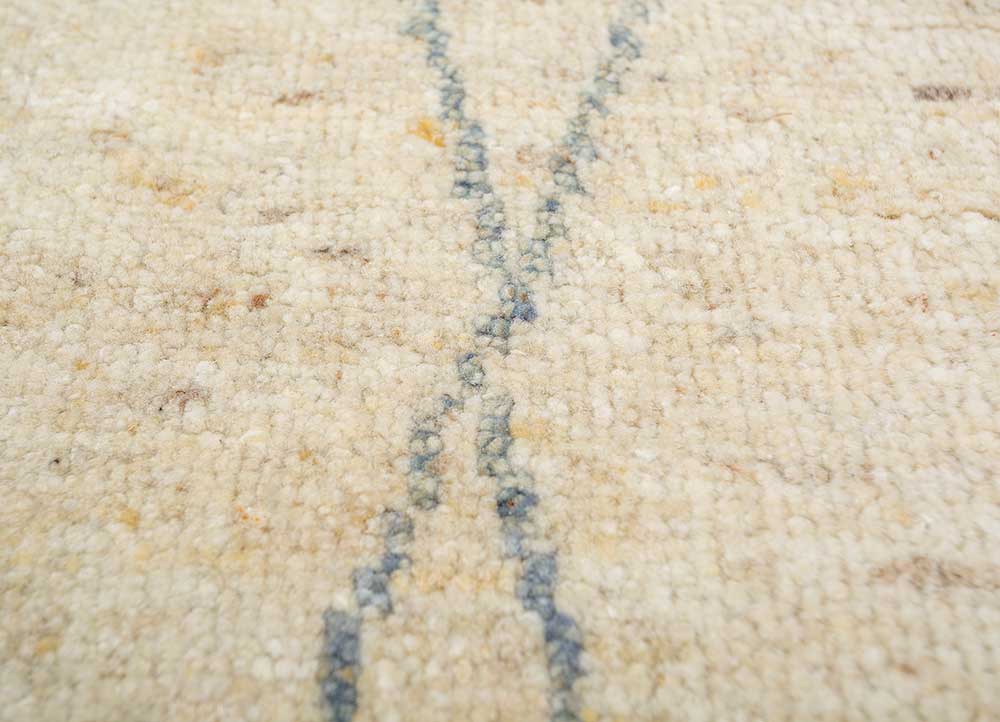 manifest ivory wool Hand Knotted Rug - CloseUp