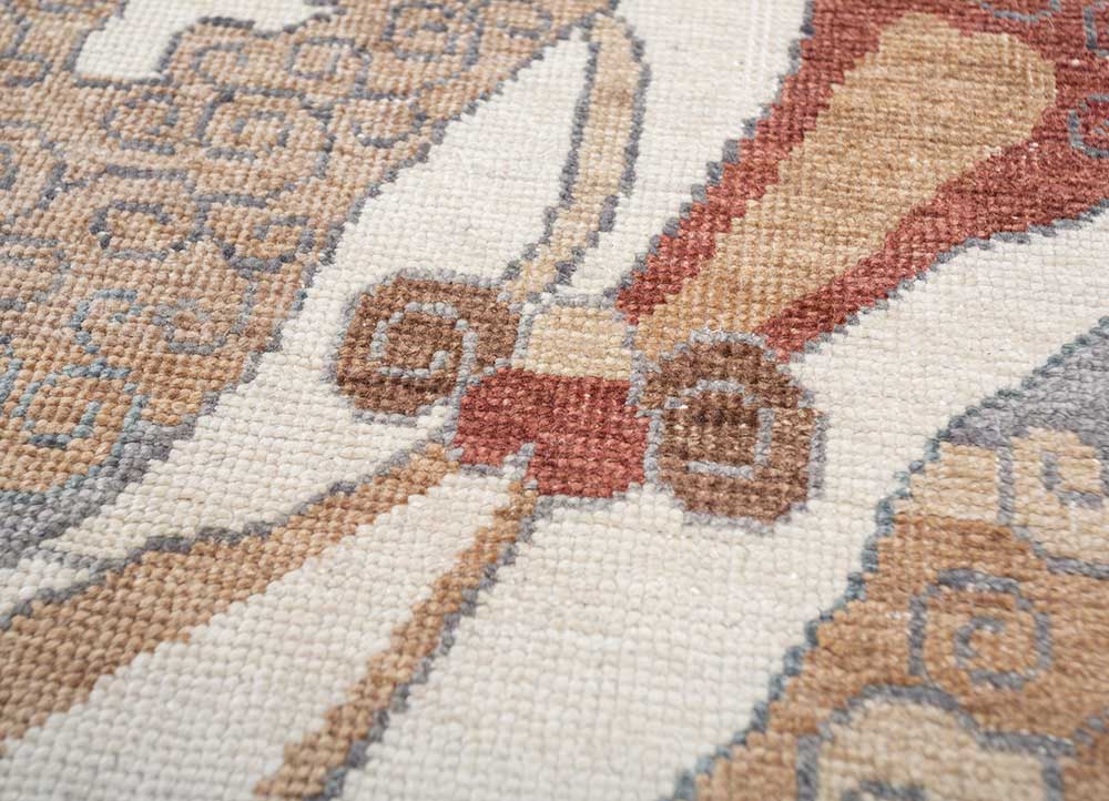 cyanna gold silk Hand Knotted Rug - CloseUp