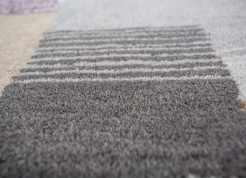 pathways grey and black wool Hand Tufted Rug - CloseUp