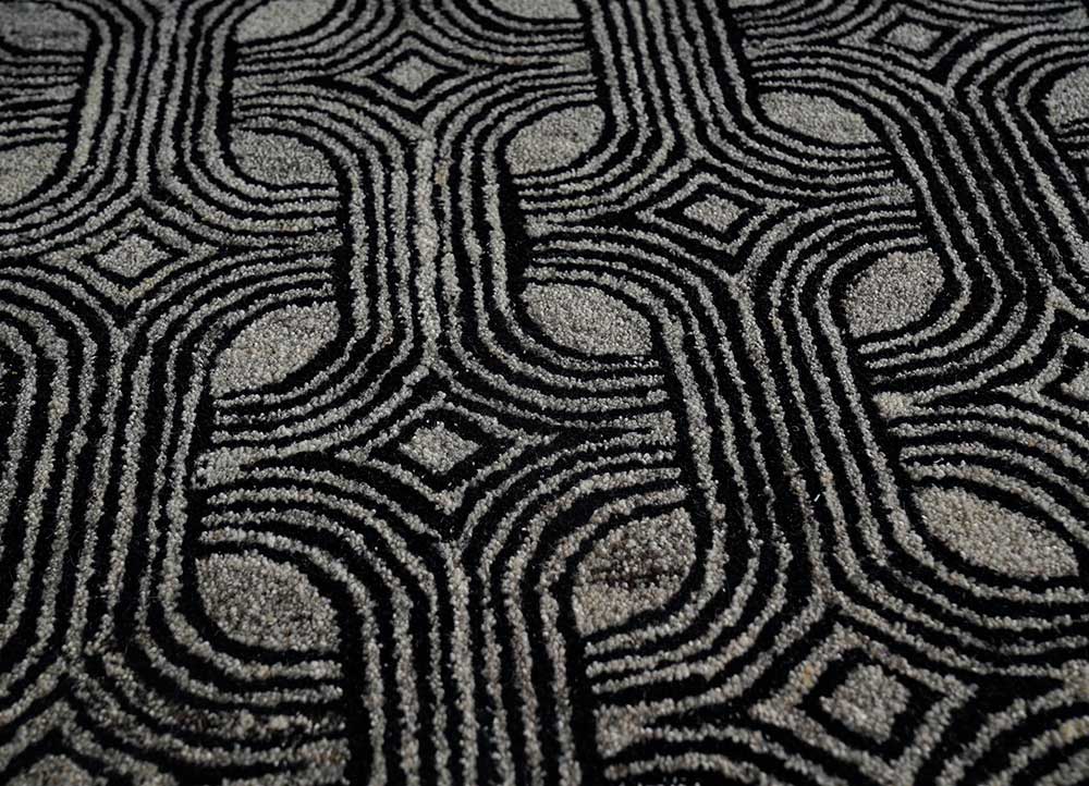 pathways grey and black wool Hand Tufted Rug - CloseUp