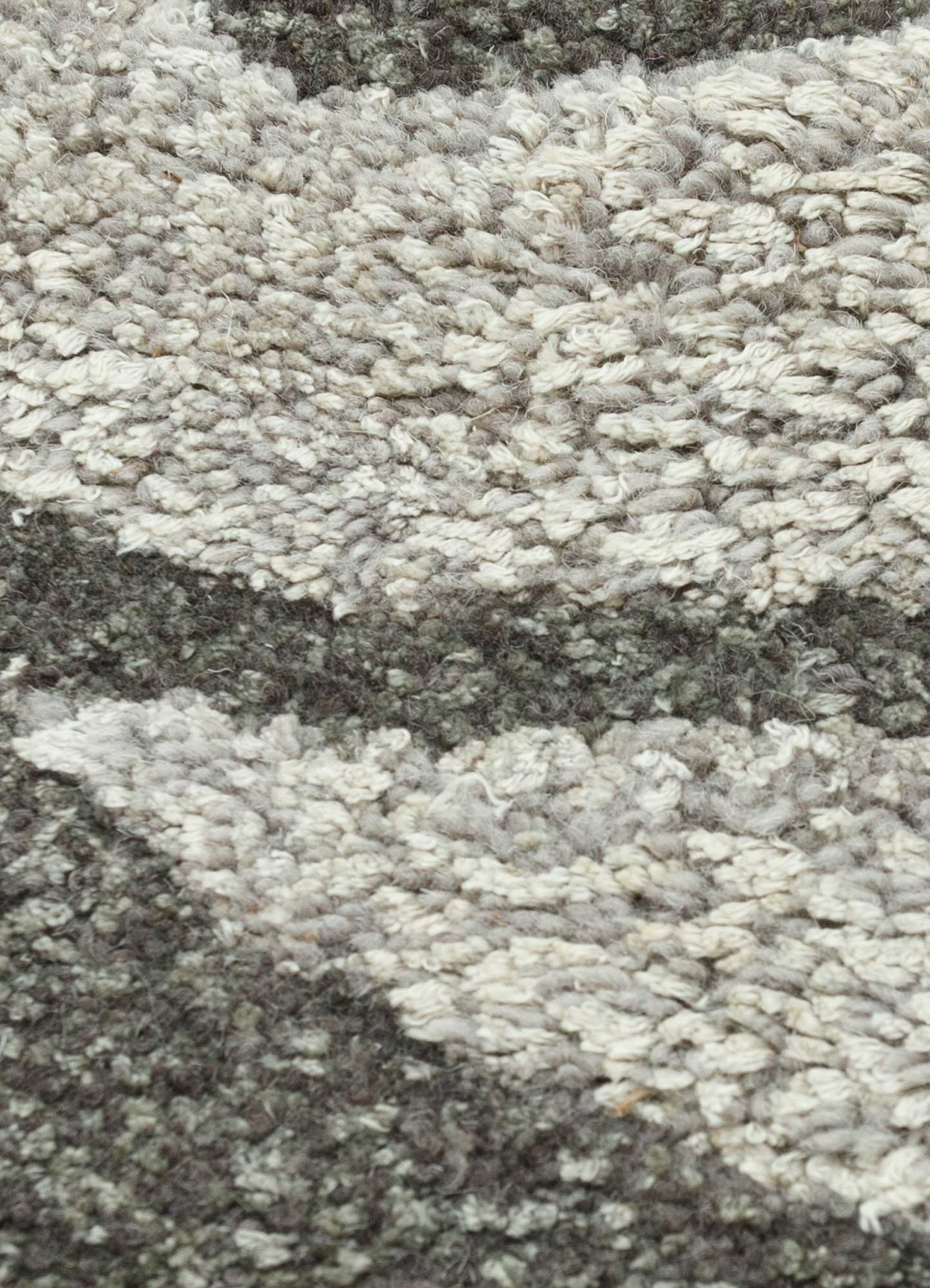 hacienda grey and black wool and viscose Hand Tufted Rug - CloseUp