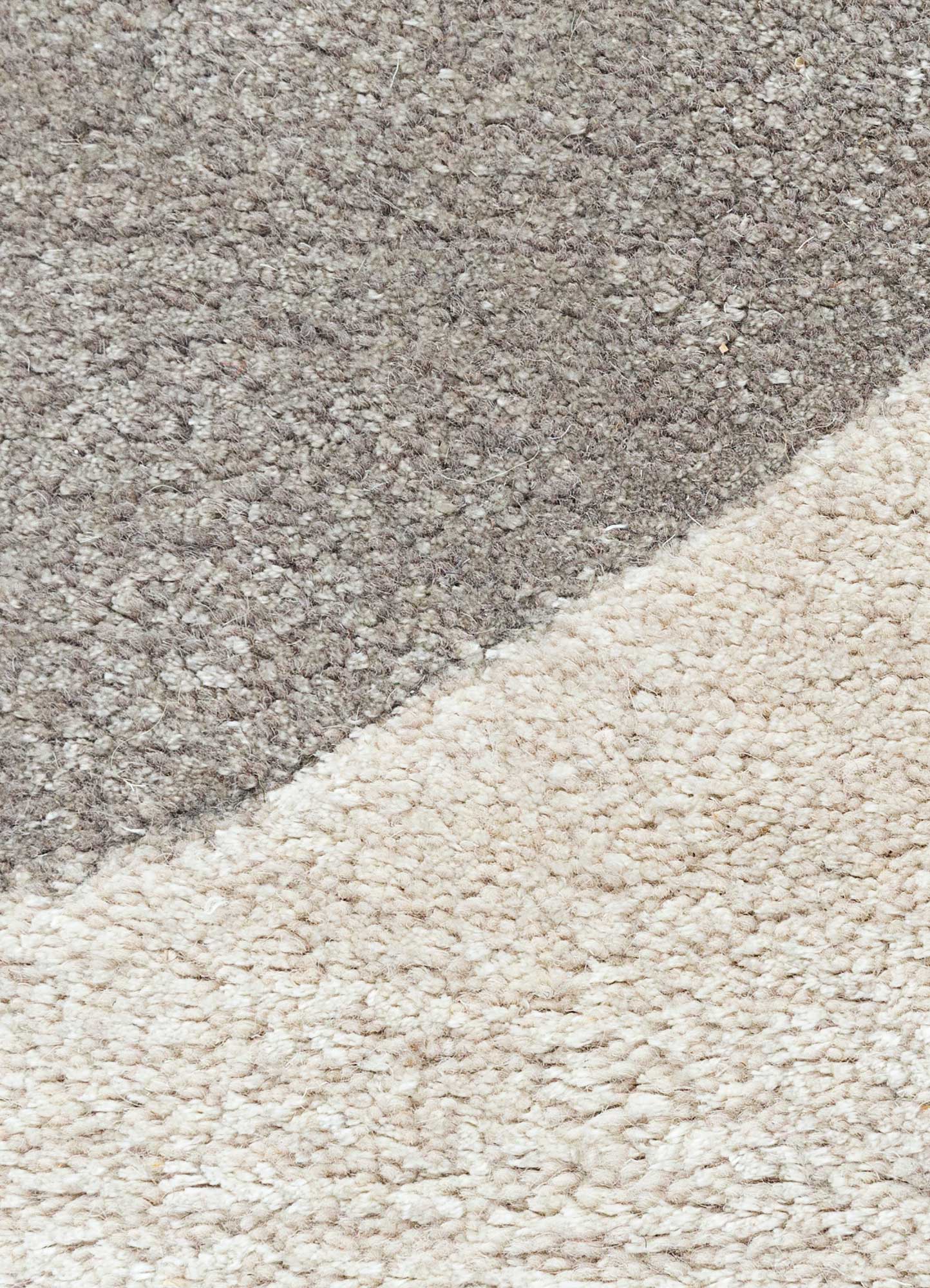 contour grey and black wool and viscose Hand Tufted Rug - CloseUp