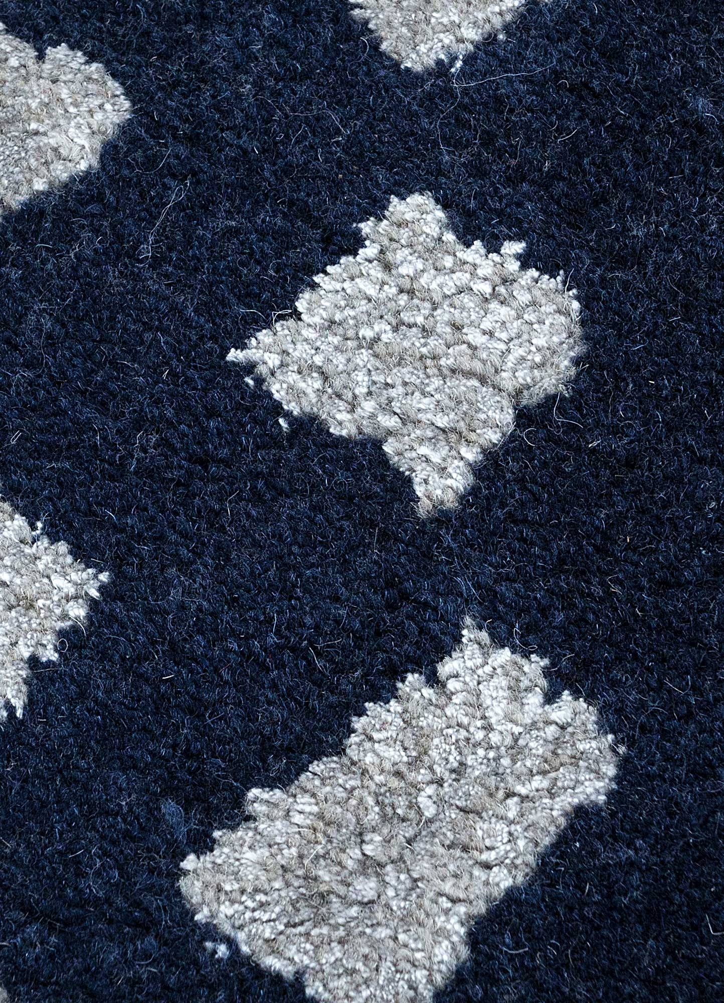 contour grey and black wool and viscose Hand Tufted Rug - CloseUp