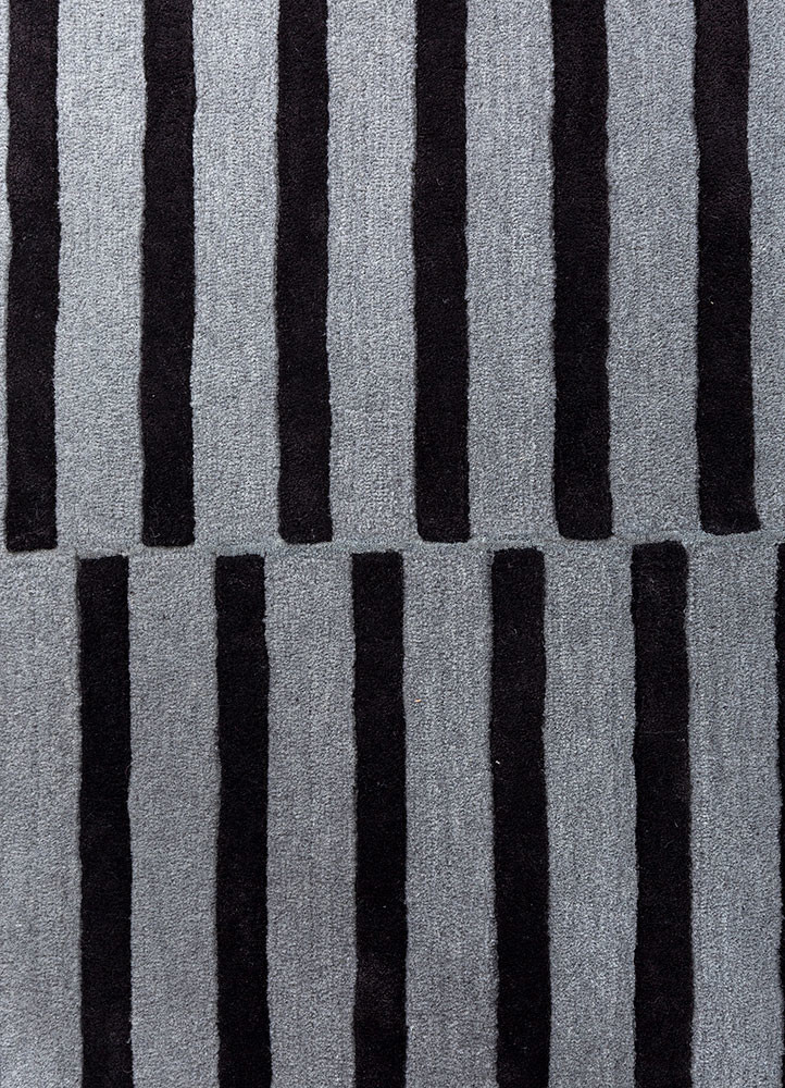 faces grey and black wool and viscose Hand Tufted Rug - CloseUp faces grey and black wool and viscose Hand Tufted Rug - CloseUp