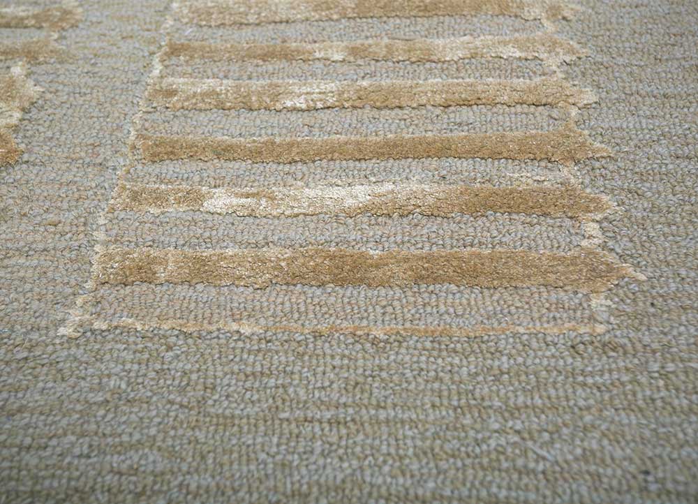 linear gold wool and viscose Hand Tufted Rug - CloseUp