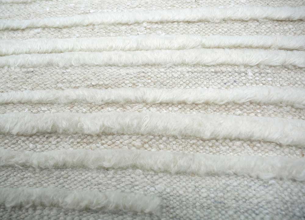 manifest ivory wool Hand Knotted Rug - CloseUp