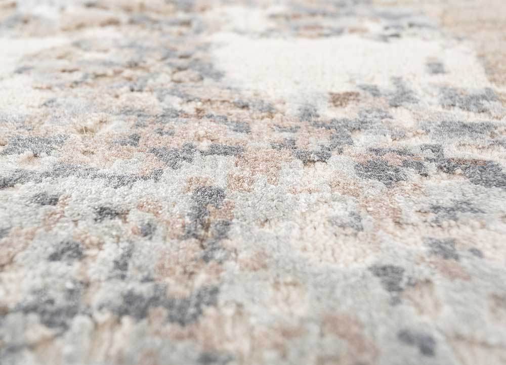 uvenuti ivory wool and bamboo silk Hand Knotted Rug - CloseUp