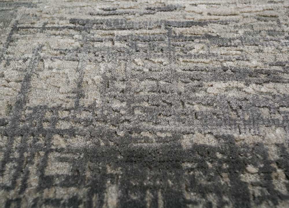 uvenuti ivory wool and bamboo silk Hand Knotted Rug - CloseUp